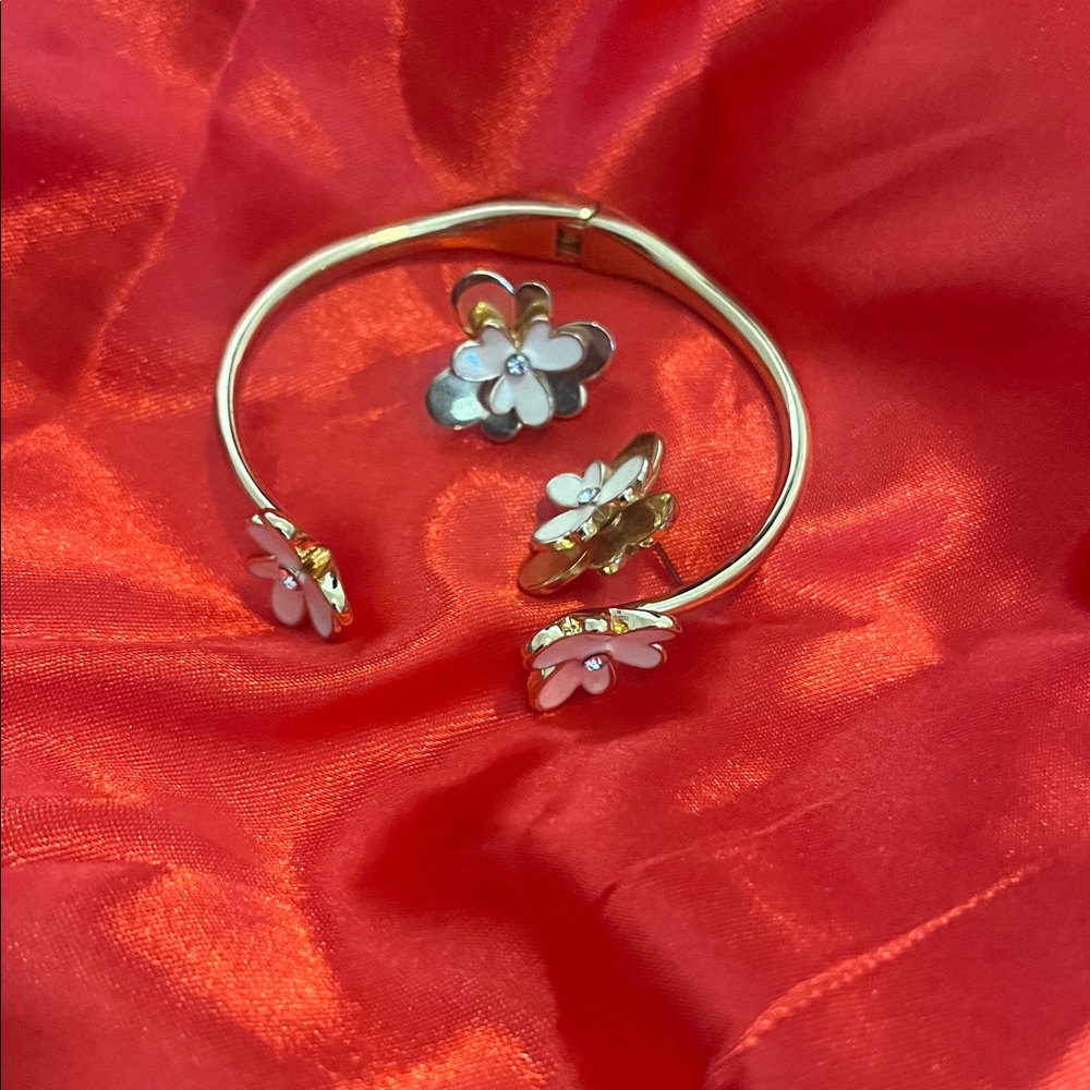 Kate spade network with bracelet with earrings no back